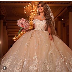 Beautiful wedding dress by the designer Emirati Zainab Alwawan.